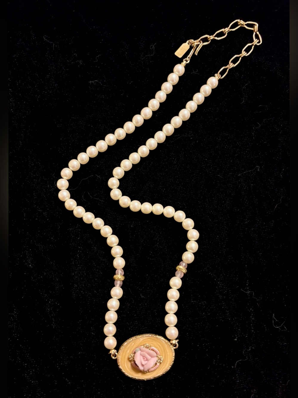 1928 Signed Gold Tone Faux Pearl Beaded Necklace Oval Rose Cameo Adjustable